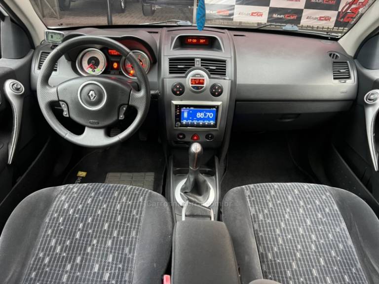 RENAULT - MÉGANE - 2011/2011 - Branca - R$ 35.900,00