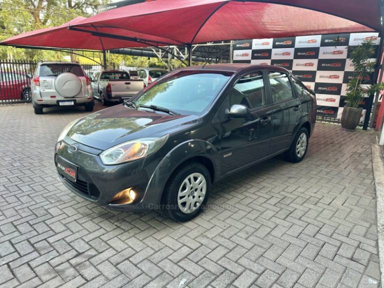 FORD - FIESTA - 2012/2013 - Cinza - R$ 35.900,00