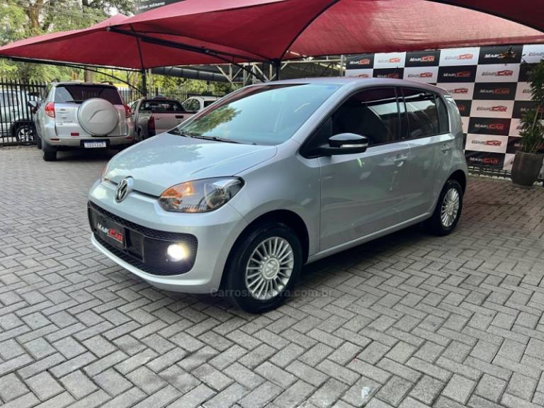 VOLKSWAGEN - UP - 2016/2017 - Prata - R$ 63.900,00