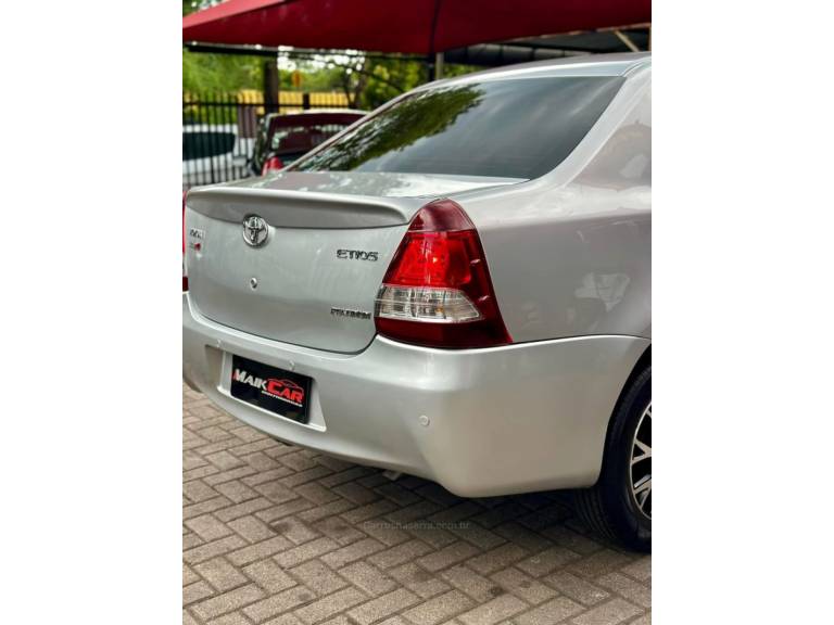 TOYOTA - ETIOS - 2017/2017 - Prata - R$ 64.900,00
