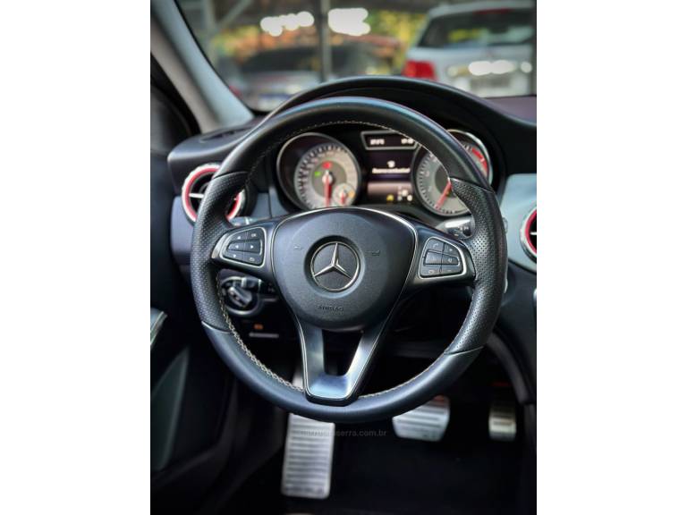 MERCEDES-BENZ - GLA 200 - 2016/2016 - Prata - R$ 119.900,00