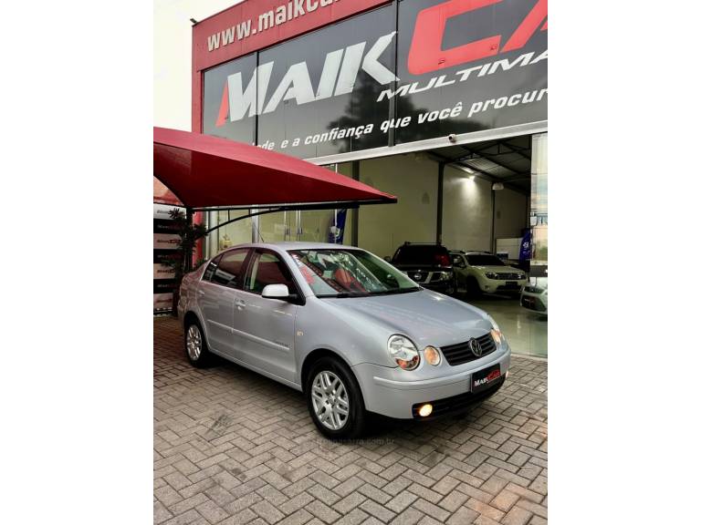 VOLKSWAGEN - POLO SEDAN - 2005/2005 - Prata - R$ 30.900,00