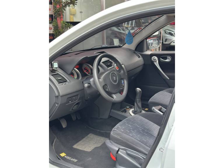 RENAULT - MÉGANE - 2011/2011 - Branca - R$ 35.900,00