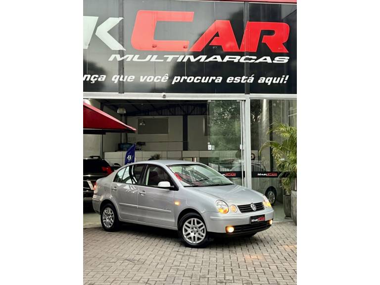 VOLKSWAGEN - POLO SEDAN - 2005/2005 - Prata - R$ 30.900,00