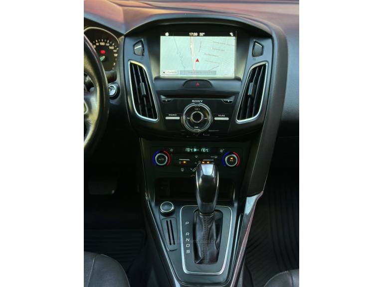 FORD - FOCUS - 2016/2017 - Cinza - R$ 70.900,00