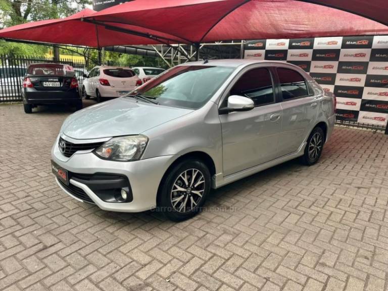 TOYOTA - ETIOS - 2017/2017 - Prata - R$ 64.900,00