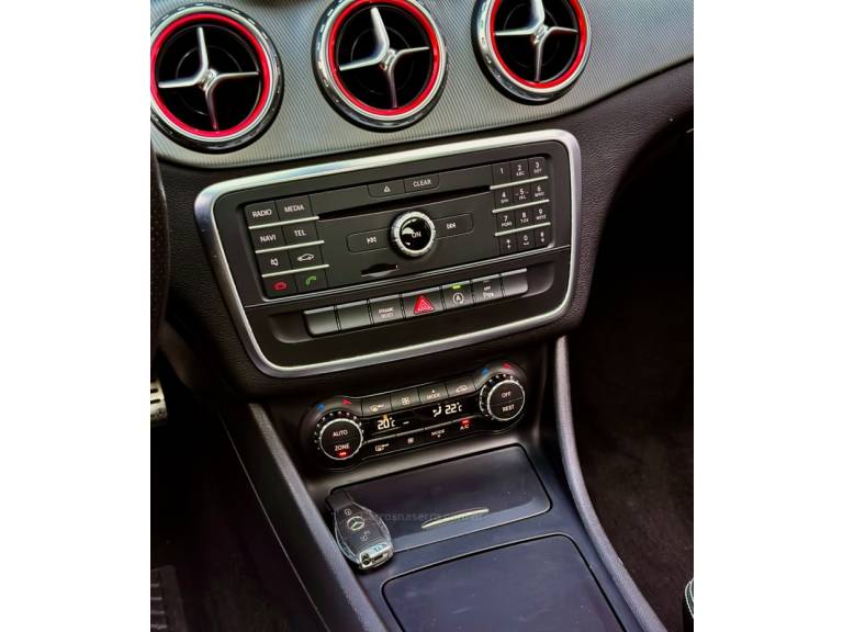 MERCEDES-BENZ - GLA 200 - 2016/2016 - Prata - R$ 119.900,00