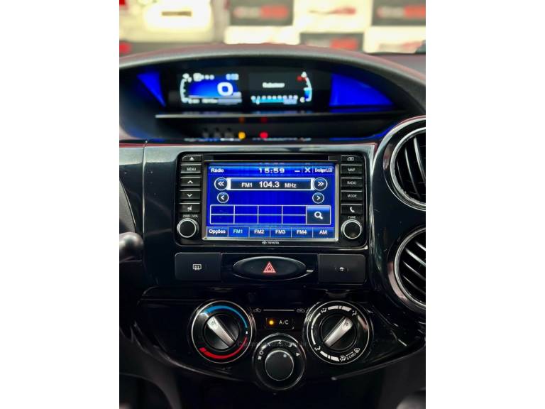 TOYOTA - ETIOS - 2017/2017 - Prata - R$ 64.900,00