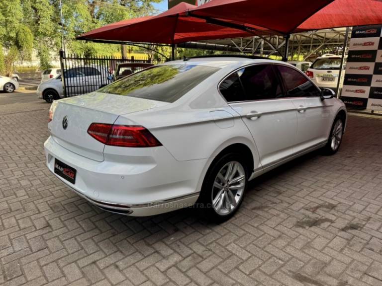 VOLKSWAGEN - PASSAT - 2018/2018 - Branca - R$ 149.900,00