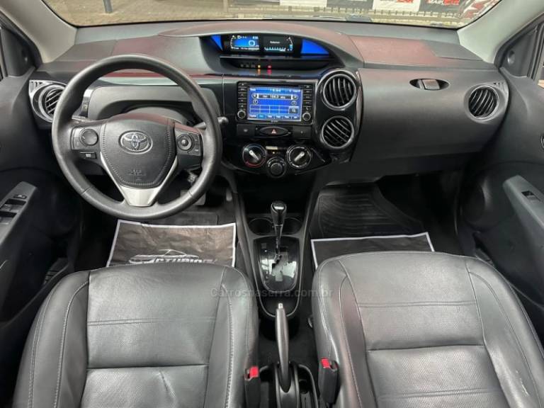 TOYOTA - ETIOS - 2017/2017 - Prata - R$ 64.900,00