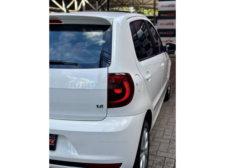 VOLKSWAGEN - FOX - 2011/2011 - Branca - R$ 42.900,00