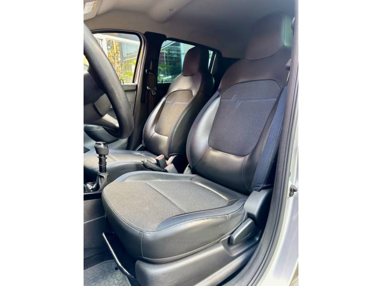 RENAULT - KWID - 2022/2023 - Prata - R$ 57.900,00