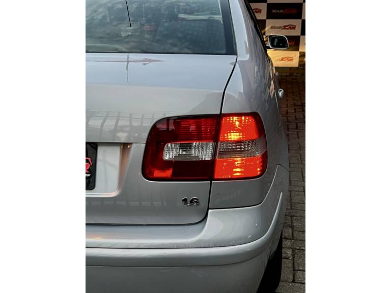 VOLKSWAGEN - POLO SEDAN - 2005/2005 - Prata - R$ 30.900,00