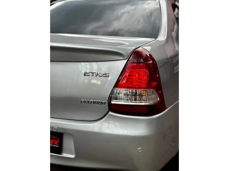 TOYOTA - ETIOS - 2017/2017 - Prata - R$ 64.900,00