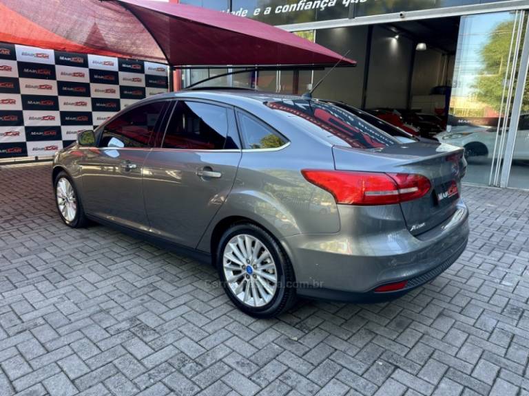 FORD - FOCUS - 2016/2017 - Cinza - R$ 70.900,00