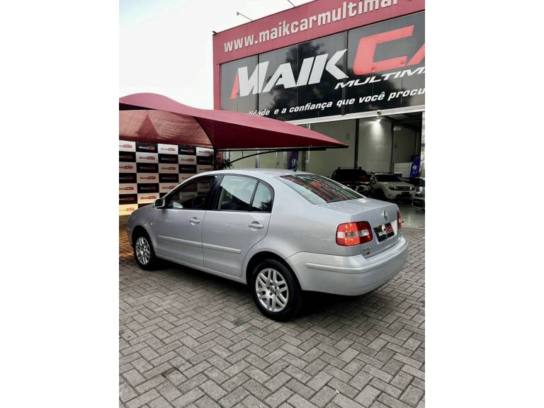 VOLKSWAGEN - POLO SEDAN - 2005/2005 - Prata - R$ 30.900,00