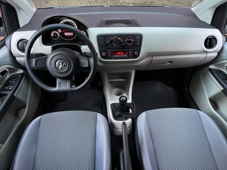 VOLKSWAGEN - UP - 2016/2017 - Prata - R$ 63.900,00