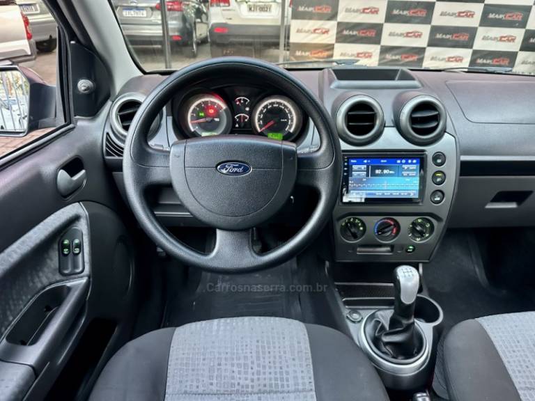 FORD - FIESTA - 2012/2013 - Cinza - R$ 35.900,00