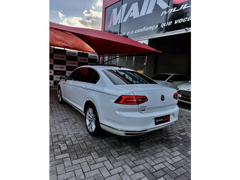 VOLKSWAGEN - PASSAT - 2018/2018 - Branca - R$ 149.900,00