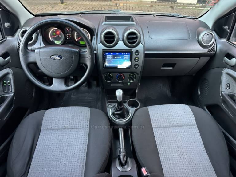 FORD - FIESTA - 2012/2013 - Cinza - R$ 35.900,00