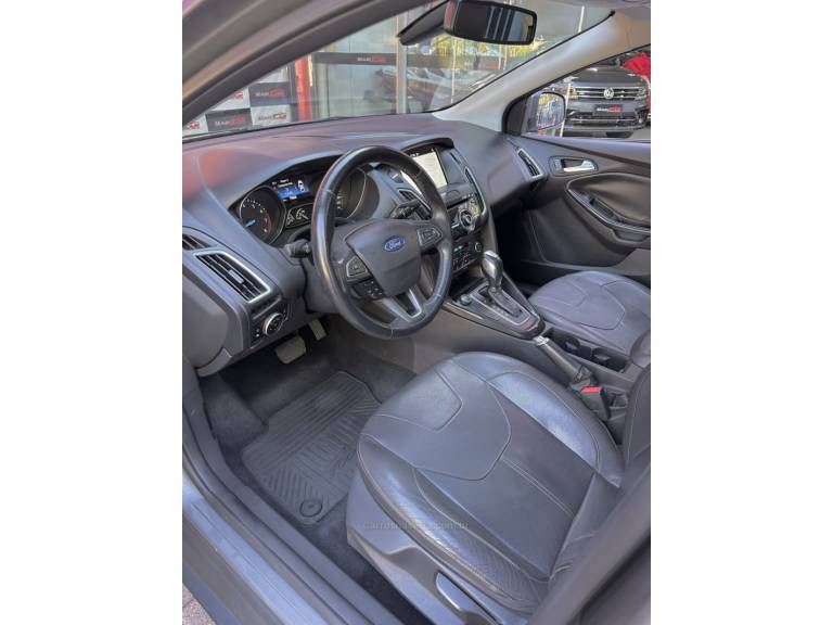 FORD - FOCUS - 2016/2017 - Cinza - R$ 70.900,00