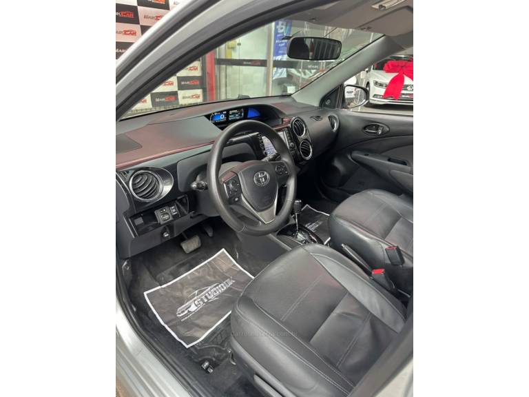 TOYOTA - ETIOS - 2017/2017 - Prata - R$ 64.900,00