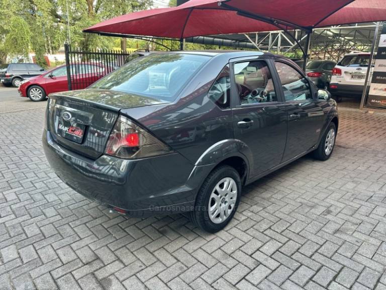 FORD - FIESTA - 2012/2013 - Cinza - R$ 35.900,00