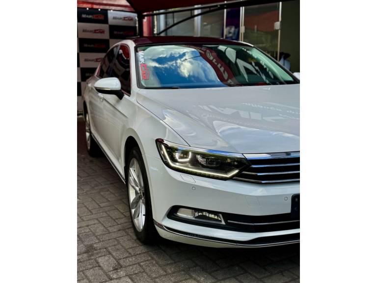 VOLKSWAGEN - PASSAT - 2018/2018 - Branca - R$ 149.900,00