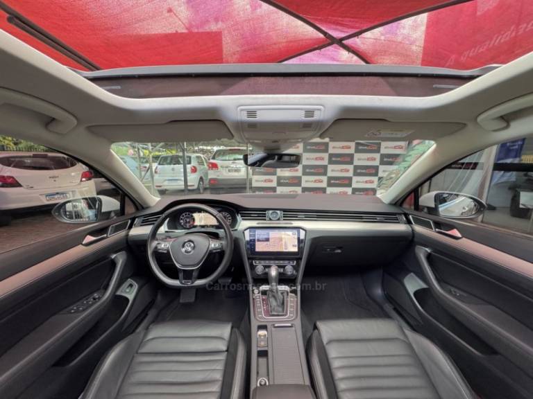 VOLKSWAGEN - PASSAT - 2018/2018 - Branca - R$ 149.900,00