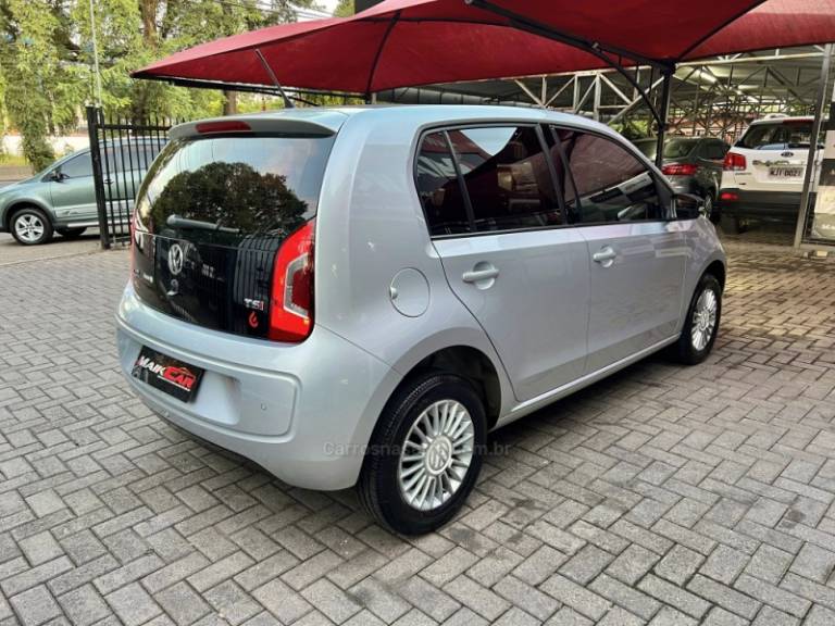 VOLKSWAGEN - UP - 2016/2017 - Prata - R$ 63.900,00