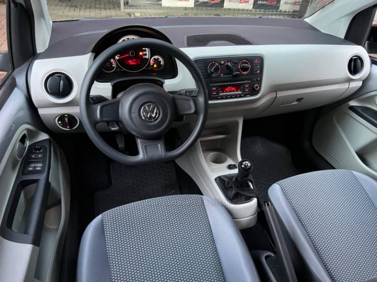VOLKSWAGEN - UP - 2016/2017 - Prata - R$ 63.900,00