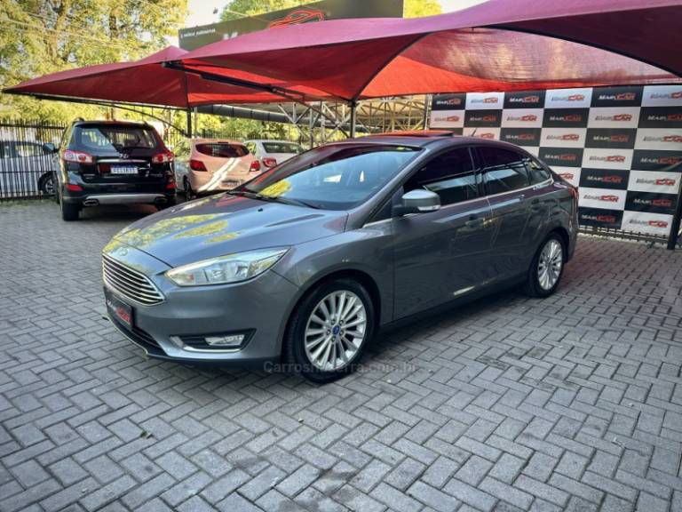 FORD - FOCUS - 2016/2017 - Cinza - R$ 70.900,00