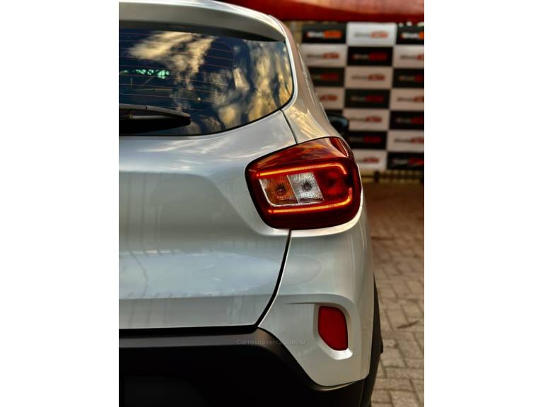 RENAULT - KWID - 2022/2023 - Prata - R$ 57.900,00