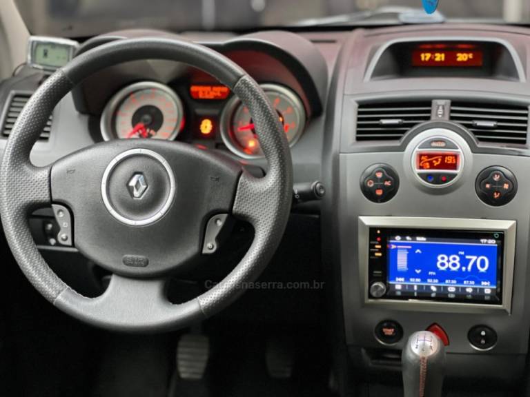 RENAULT - MÉGANE - 2011/2011 - Branca - R$ 35.900,00