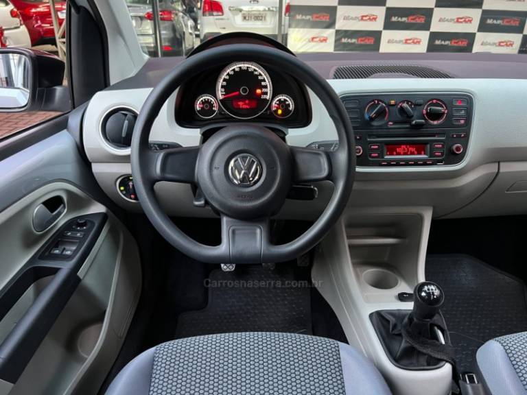 VOLKSWAGEN - UP - 2016/2017 - Prata - R$ 63.900,00